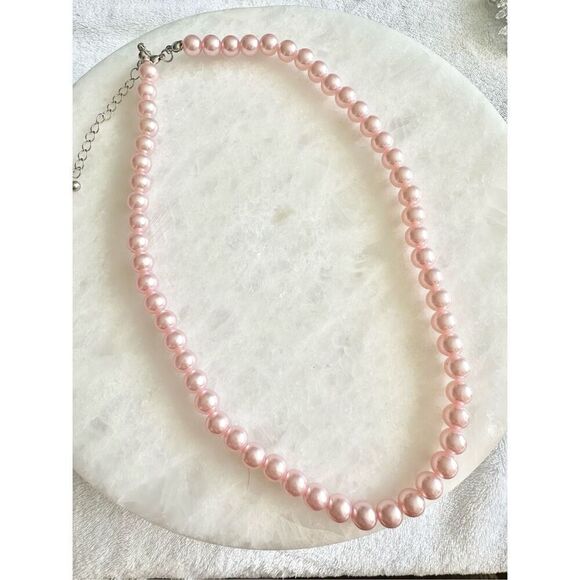 Light pink color faux pearl collar necklace - Picture 1 of 2